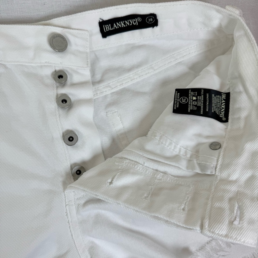 Blank NYC White Distressed Jean Shorts 0047 - Picture 9 of 16